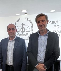 Carlos Llaneza, a la derecha