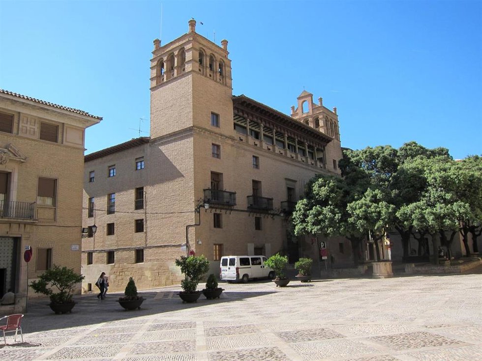 Archivo - Sede del Ayuntamiento de Huesca.