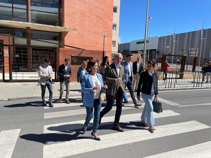 El presidente del PP Aragón y candidato a la presidencia regional, Jorge Azcón, visita Teruel y anuncia la propuesta de implantar el Grado de Medicina en el campus turolense.