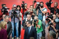 La Comunidad impide a Bolaños subir a la tribuna de autoridades del acto cívico-militar de Sol