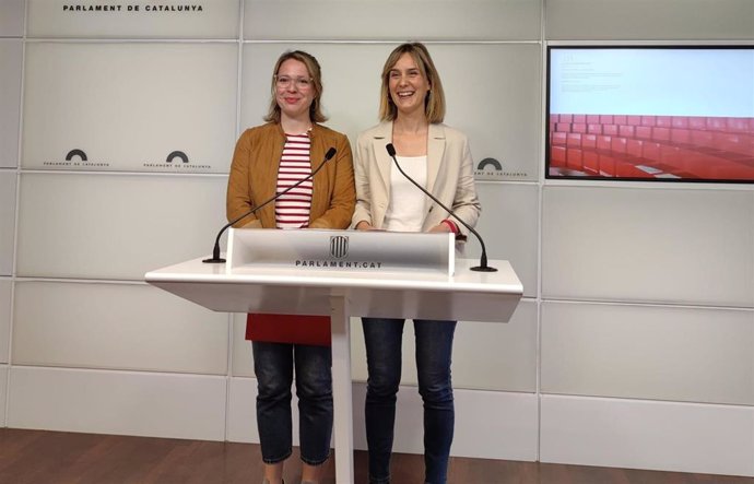 La líder de los comuns en el Parlament, Jéssica Albiach, y la teniente de alcalde del Ayuntamiento de Barcelona Janet Sanz