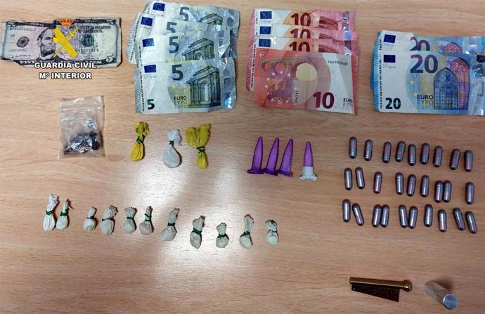 Rdo. Nota De Prensa (La Guardia Civil Detiene A Un Varón En Los Exteriores De Una Discoteca De Mioño Con Diferentes Sustancias Estupefacientes)