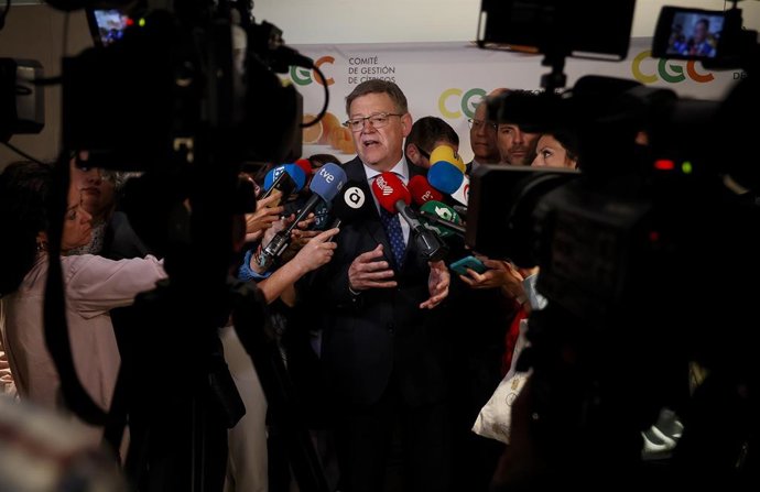 El presidente de la Generalitat Valenciana, Ximo Puig, atiende a los medios con motivo de su asistencia al acto conmemorativo del 50 aniversario e inauguración de la nueva sede del Comité de Gestión de Cítricos, en la sede del CGC, a 2 de mayo de 2023