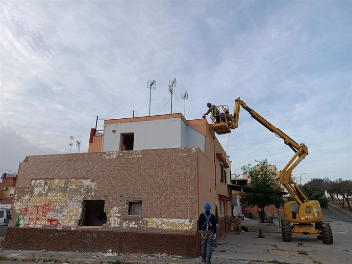 Derribo de infraviviendas en Coria