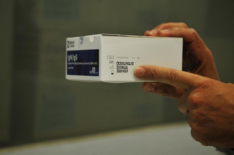 Archivo - Caja de componentes de la prueba para realizar tests de cribado del coronavirus en Barbadás, Ourense, Galicia (España), a 19 de octubre de 2020. Las farmacias ourensanas que colaboran con la Consellería de Sanidade en la realización de pruebas