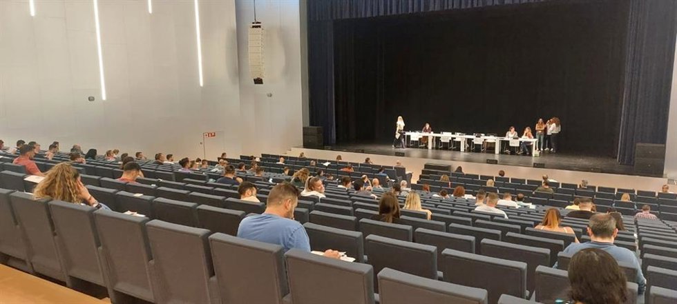Aspirantes durante el examen para obtener el carné de taxista en Palma