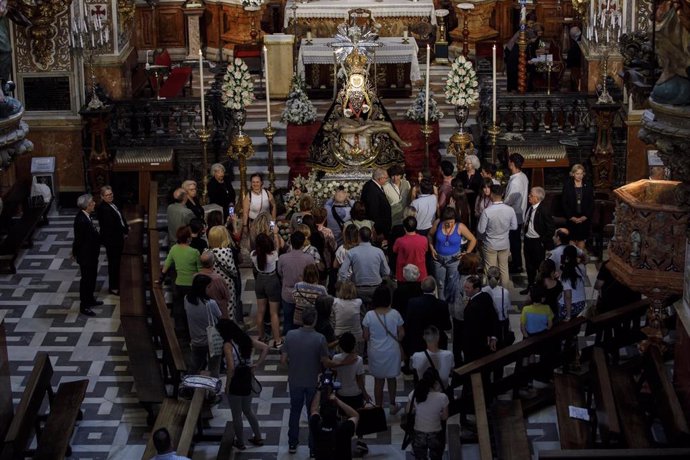 Veneración a la Virgen de las Angustias en Granada para pedir por la lluvia debido a la grave sequía que atraviesa el país a 2 de mayo de 2023.