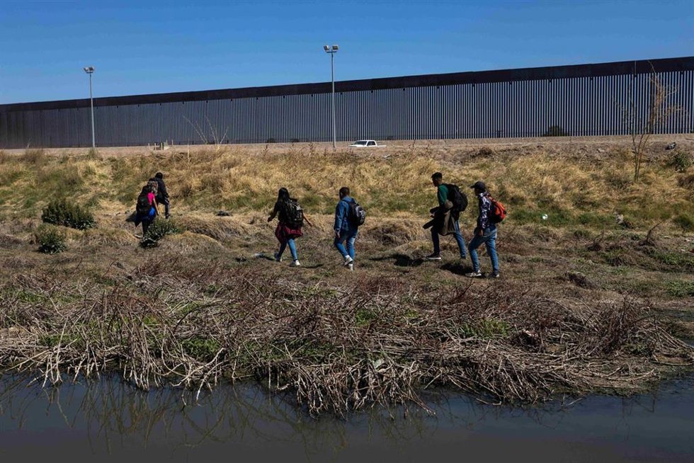 Migrantes en la frontera entre México y Estados Unidos