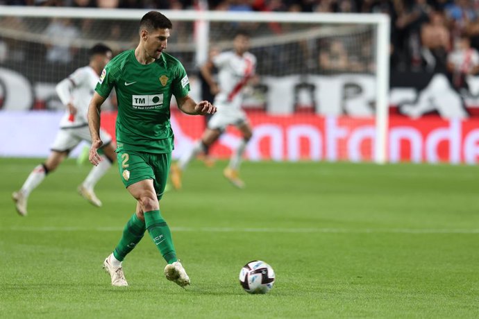 Archivo - Federico Fernandez of Elche CF in action during the spanish league, La Liga Santander, football match played between Rayo Vallecano and Elche CF at Estadio de Vallecas on October 03, 2022, in Madrid, Spain.