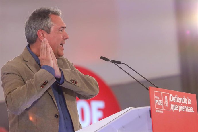 El  secretario general del PSOE-A, Juan Espadas, durante su participación  en el acto de presentación del candidato a la Alcaldía de Málaga y secretario general del PSOE en Málaga, Daniel Pérez 