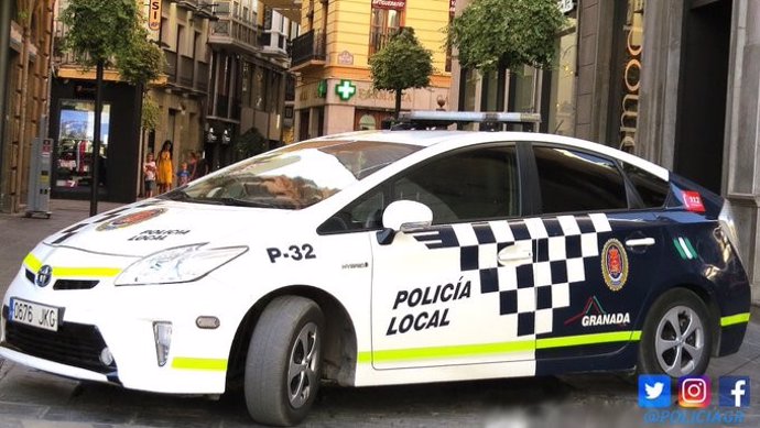 Archivo - Coche patrulla de la Policía Local de Granada