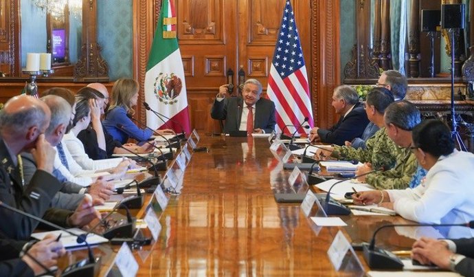 El presidente de México, Andrés Manuel López Obrador, en una reunión con la asesora de Seguridad Nacional de los Estados Unidos, Elizabeth Sherwood Randall