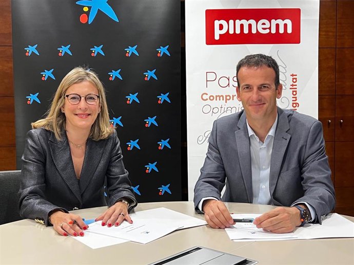 La directora territorial de CaixaBank en Baleares, María Cruz Rivera, y el presidente de la Pimem, Jordi Mora.