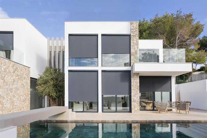 La cortina que funciona 100% con energía renovable.