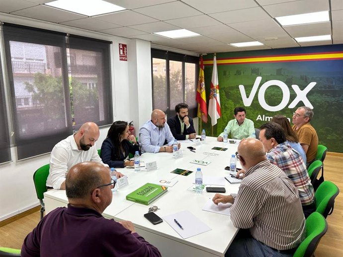 Reunión de parlamentarios andaluces de Vox con la Mesa del Agua de Almería