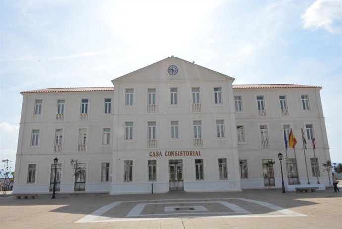 Archivo - Fachada del Ayuntamiento de San Roque