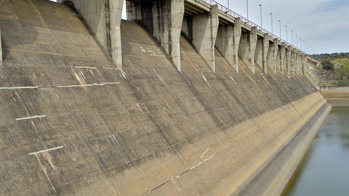 Presa de Valdecaballeros.