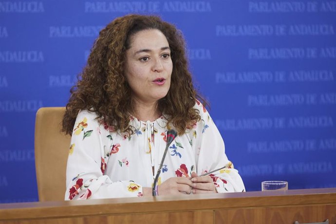 La portavoz del Grupo Por Andalucía, Inmaculada Nieto, durante la ronda de ruedas de prensa de portavoces de los grupos parlamentarios con motivo de la reunión de la Mesa y de la Junta de Portavoces en el Parlamento de Andalucía, a 3 de mayo de 2023 en 
