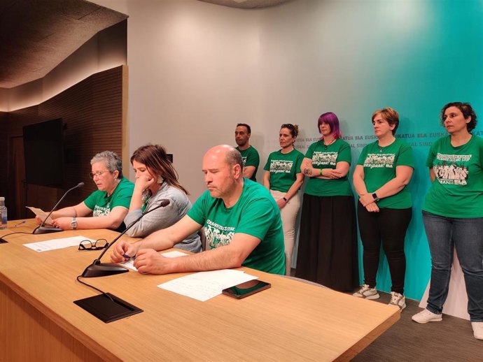 Rueda de prensa en la sede de ELA de Bilbao de trabajadoras de residencias de Bizkaia.