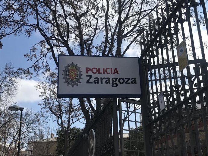 Archivo - Cartel de la Policía Local
