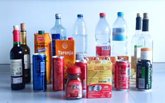 Foto: Las bebidas azucaradas tienen 100 veces más concentración de plastificantes que el agua, según un estudio del CSIC