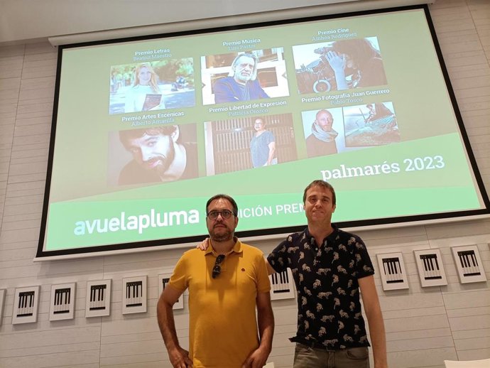 Sergio Martínez y Conrado Gómez, responsables de la asociación cultural Avuelapluma de Cáceres