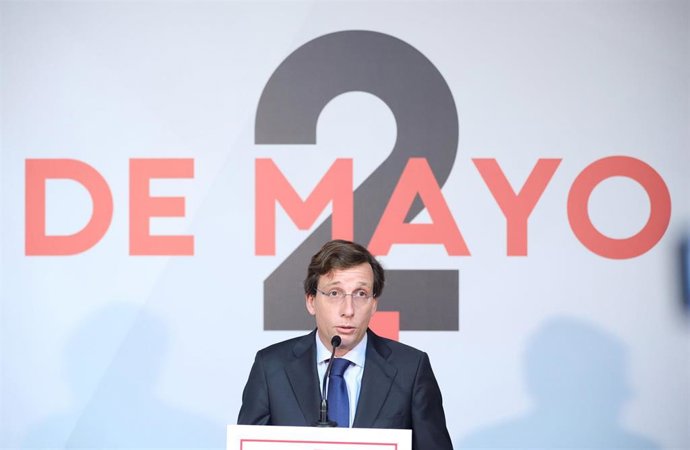 Archivo - El alcalde de Madrid, José Luis Martínez-Almeida, interviene en el acto de entrega de las Medallas de la Comunidad de Madrid y condecoraciones de la Orden del Dos de Mayo, en la Real Casa de Correos