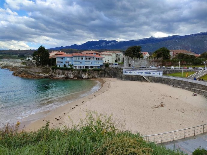 Archivo - Playa de El Sablón de Llanes.