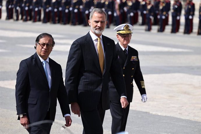 El Presidente de Colombia, Gustavo Francisco Petro y el rey Felipe VI durante la recepción en el Palacio Real, a 03 de mayo de 2023, en Madrid (España).