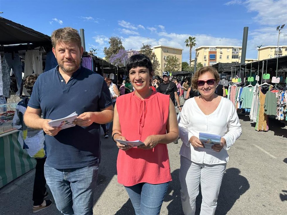La candidata a la Alcaldía de Málaga de la confluencia de Izquierda Unida y Podemos, junto a Verdes Equo, Más País, Alianza Verde e Iniciativa del Pueblo Andaluz, Toni Morillas, y el número 2, Nicolás Sguiglia