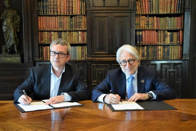 El presidente de la patronal, Josep Sánchez Llibre, y el presidente de la Fundació per la Seguretat Pública, José Antonio Gázquez