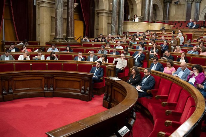 Hemiciclo durante una sesión plenaria en el Parlament, a 2 de mayo de 2023, en Barcelona, Cataluña (España). Junts per Catalunya (JxCat) ha presentado una proposición de ley para afrontar la situación de sequía excepcional, que se tramitará por el proce