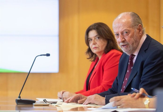 El presidente Rodríguez Villalobos, con la diputada de Concertación, Trinidad Argota, en una foto de archivo.