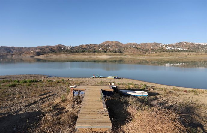 Archivo - El pantano de La Viñuela situado en el término de Vélez Málaga se acerca a sus cifras mínimas históricas donde el embalse se encuentra al 12% de su capacidad, donde no llueve desde el pasado invierno y abastece a cerca de doscientos mil habita
