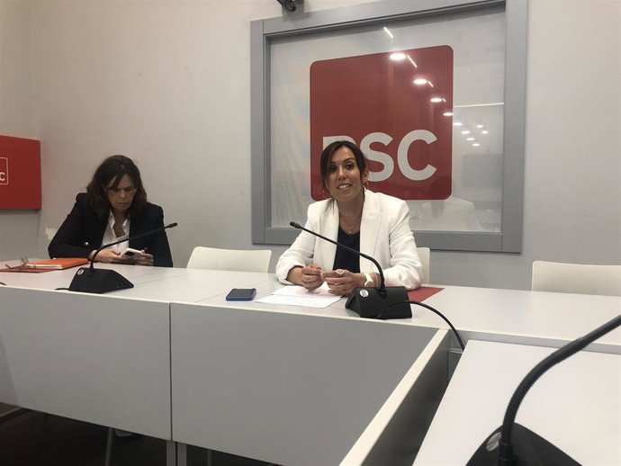 La alcaldesa de Sabadell y candidata del PSC a la reelección, Marta Farrés, en un encuentro informativo con periodistas en la sede del partido
