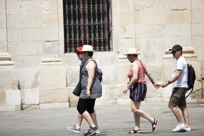 Turistas en Sevilla, archivo 