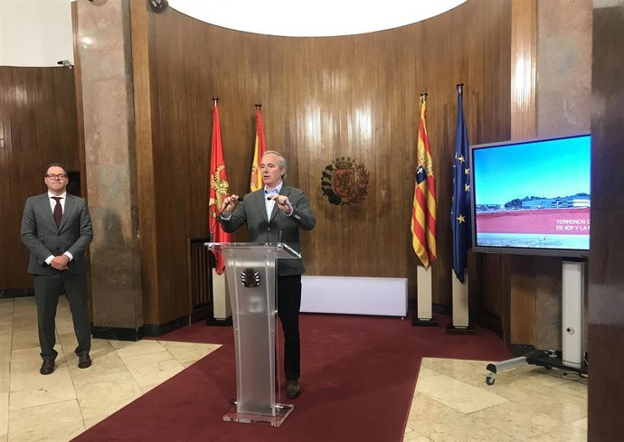 El alcalde de Zaragoza, Jorge Azcón, informa de que Biovall invertirá 25 millones para producir 300 millones de dosis anuales de heparina en Mercazagoza