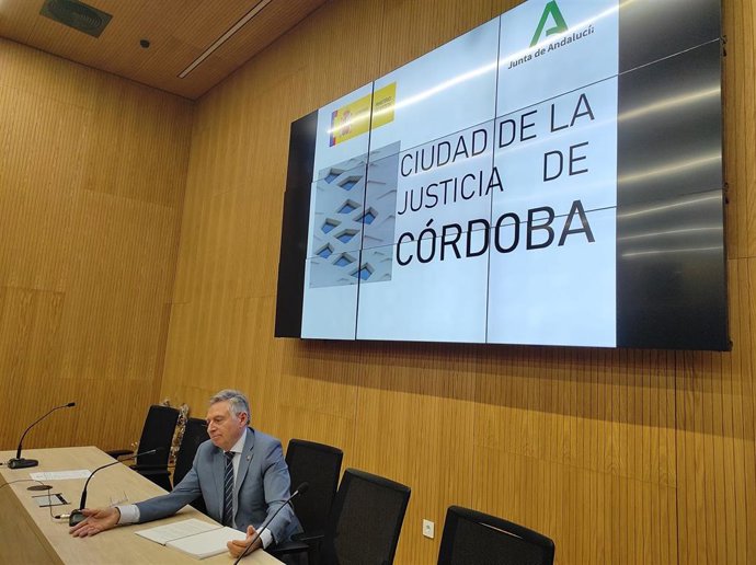 El presidente de la Audiencia Provincial de Córdoba, Francisco de Paula Sánchez Zamorano, en la Ciudad de la Justicia.