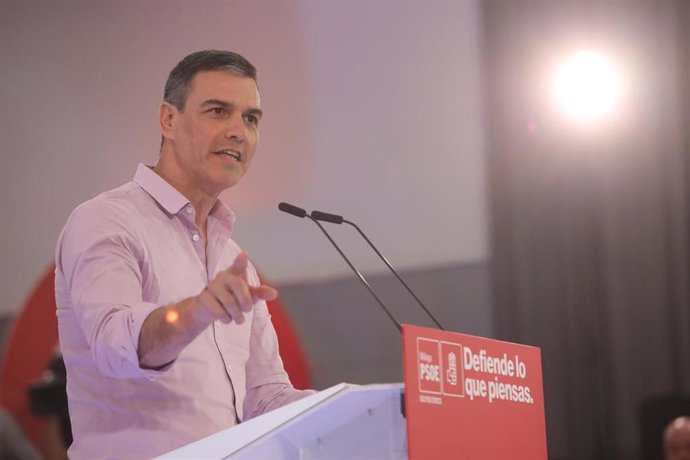 El secretario general del PSOE y presidente del Gobierno, Pedro Sánchez, durante su participación en el acto de presentación del candidato a la Alcaldía de Málaga y secretario general del PSOE en Málaga, Daniel Pérez a 02 de mayo del 2023 en Málaga. 