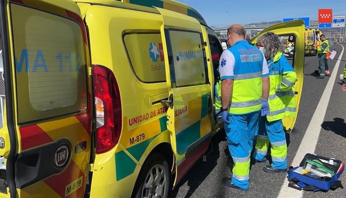 Archivo - Archivo. Efectivos del Summa 112 actúan en un accidente.