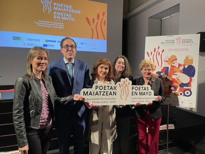 Presentación de Poetas en Mayo