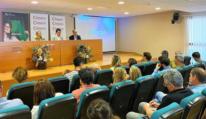 Empleo informa al sector empresarial de Jerez de las ayudas para autónomos, emprendedores y cooperativas