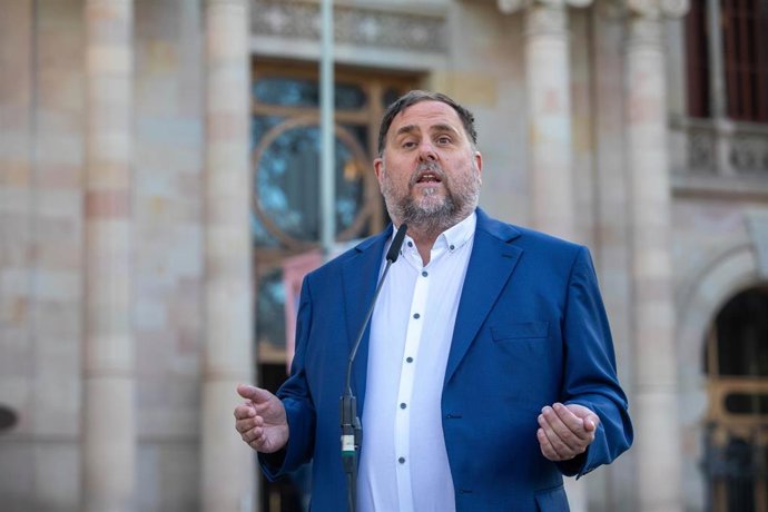 Archivo - El presidente de ERC, Oriol Junqueras, ofrece declaraciones a los medios a su llegada a un juicio de la consellera de Acción Exterior y Unión Europea de la Generalitat. Archivo.