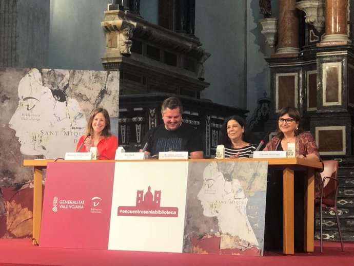 El poeta Ben Clark en la Biblioteca Valenciana