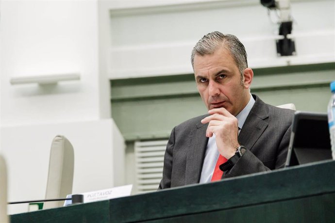 El candidato de Vox a la Alcaldía de Madrid, Javier Ortega Smith, durante una sesión plenaria en el Ayuntamiento de Madrid, a 25 de abril de 2023, en Madrid (España).  El Ayuntamiento de Madrid celebra el último pleno ordinario del actual mandato (2019-