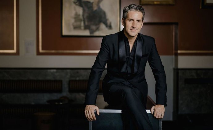 El director de Orquesta Ciudad de Granada y Oviedo Filarmonía, Lucas Macías.