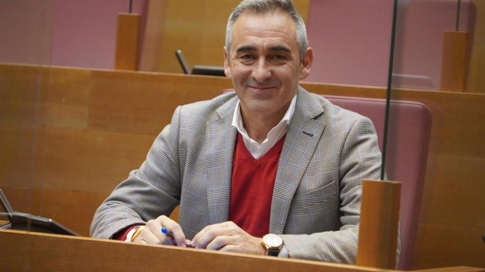 Archivo - El portavoz adjunto del Grupo Popular (GPP) en Les Corts, Miguel Barrachina