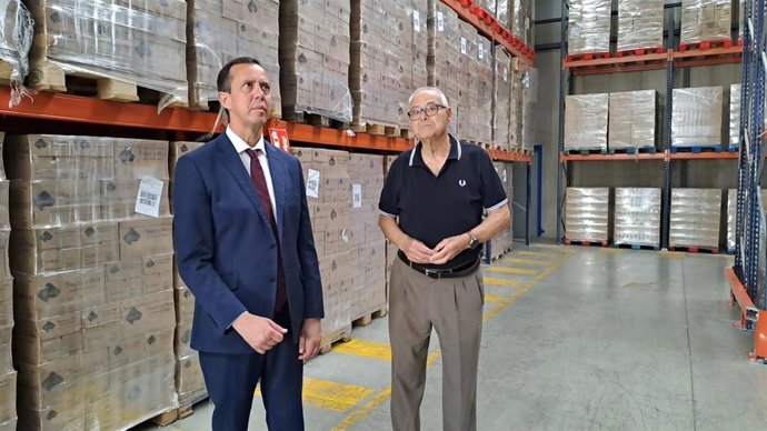 El subdelegado de Gobierno en Almería, José María Martín, visita el Banco de Alimentos.