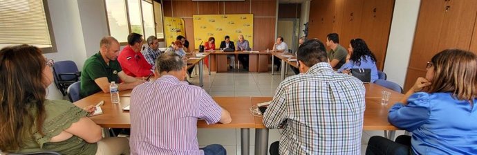 El viceconsejero de Agricultura, Vicente Pérez, se reúne con los responsables de COAG.