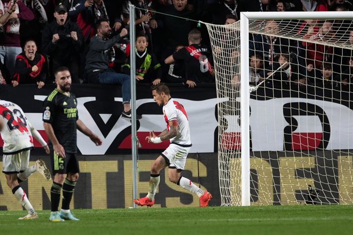 Archivo - Oscar Trejo celebra su gol en el Rayo Vallecano-Real Madrid de LaLiga Santander 2022-2023